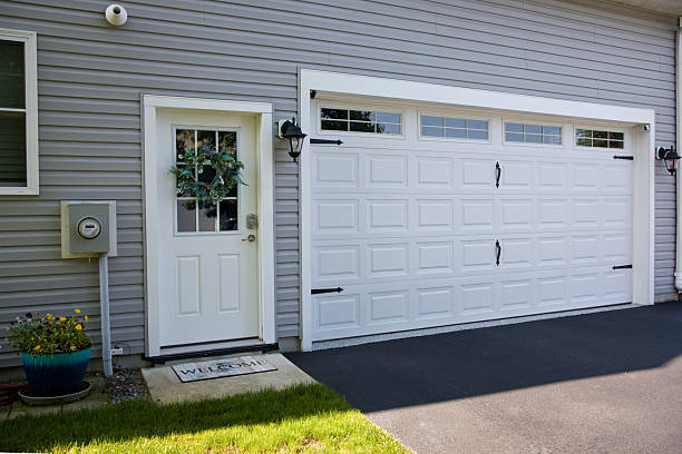 24/7 Emergency Garage Door Panel Replacement experts in Radium Springs, NM